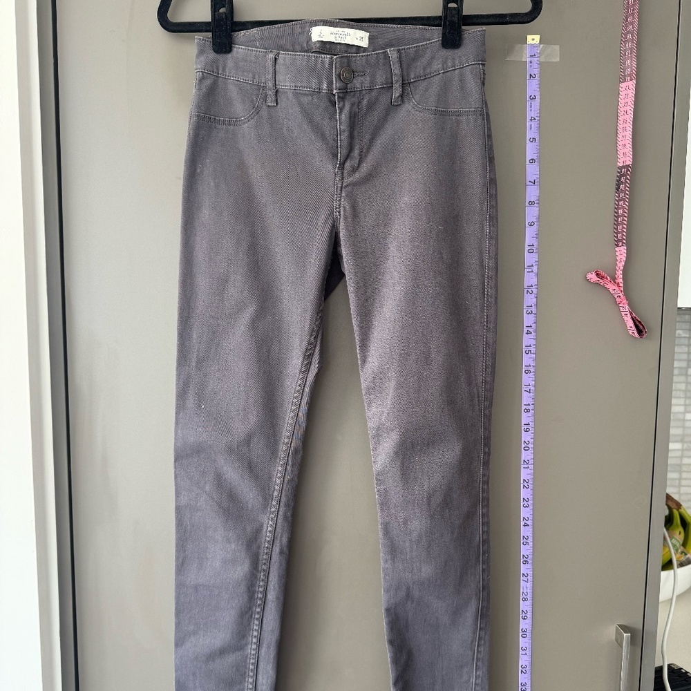 Abercrombie & Fitch Super Skinny Mid Rise Jeans in Grey Size 25 super soft